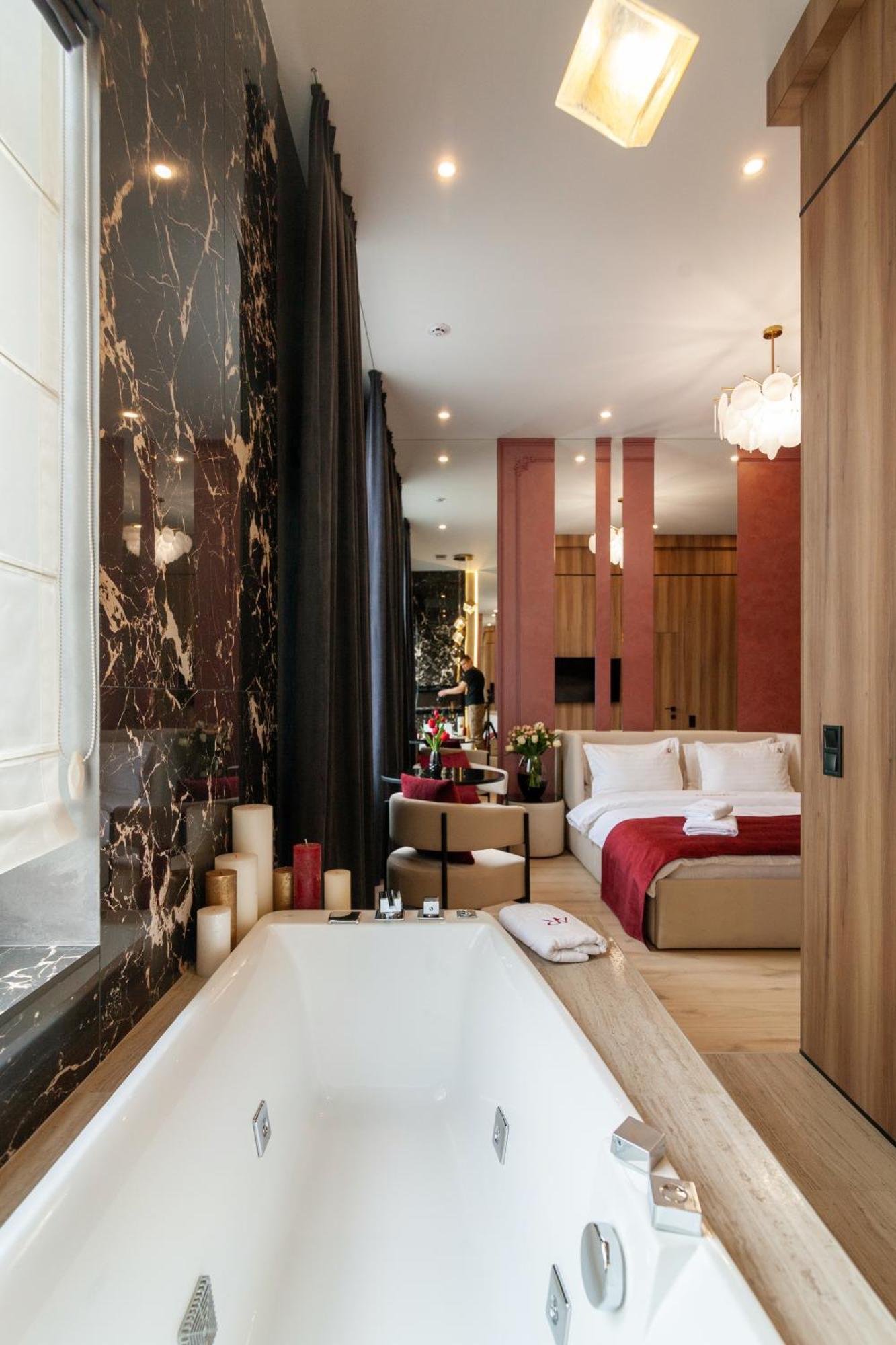 Отель Aristo Jacuzzi *