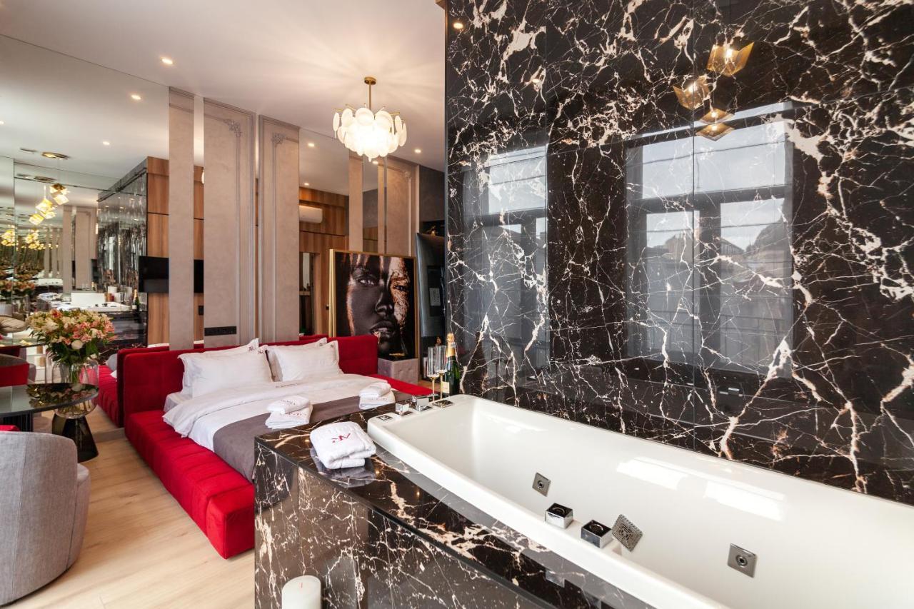 Aristo Jacuzzi Otel Lviv