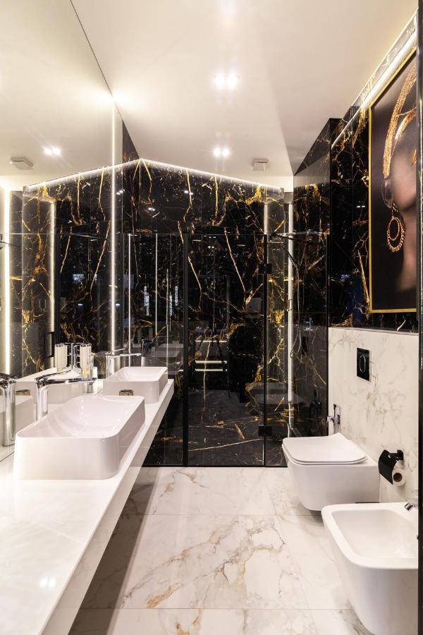 Aristo Jacuzzi Otel Lviv
