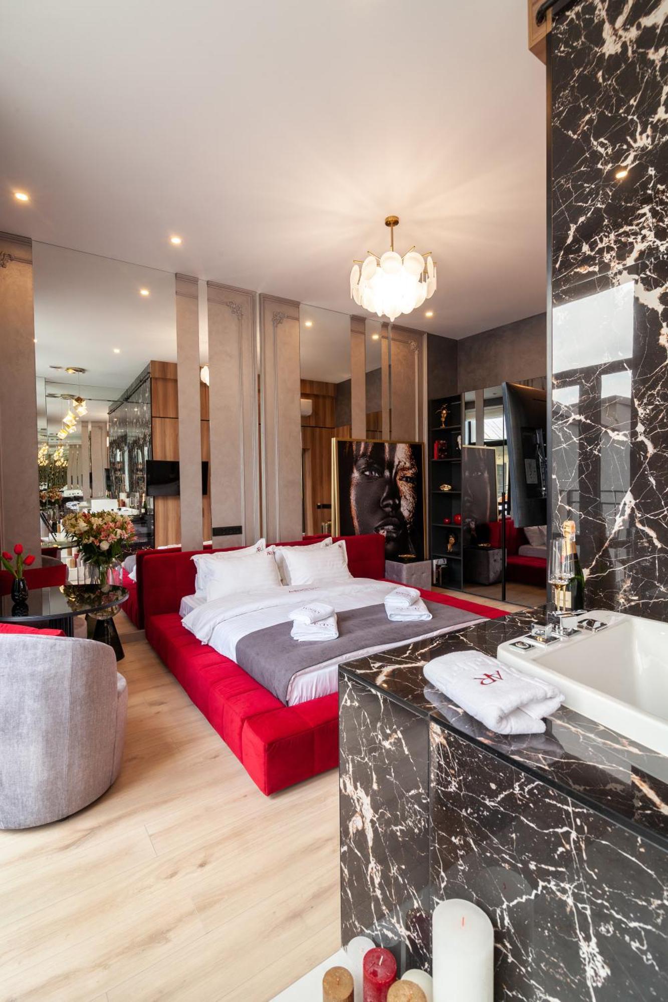 Aristo Jacuzzi Otel Lviv