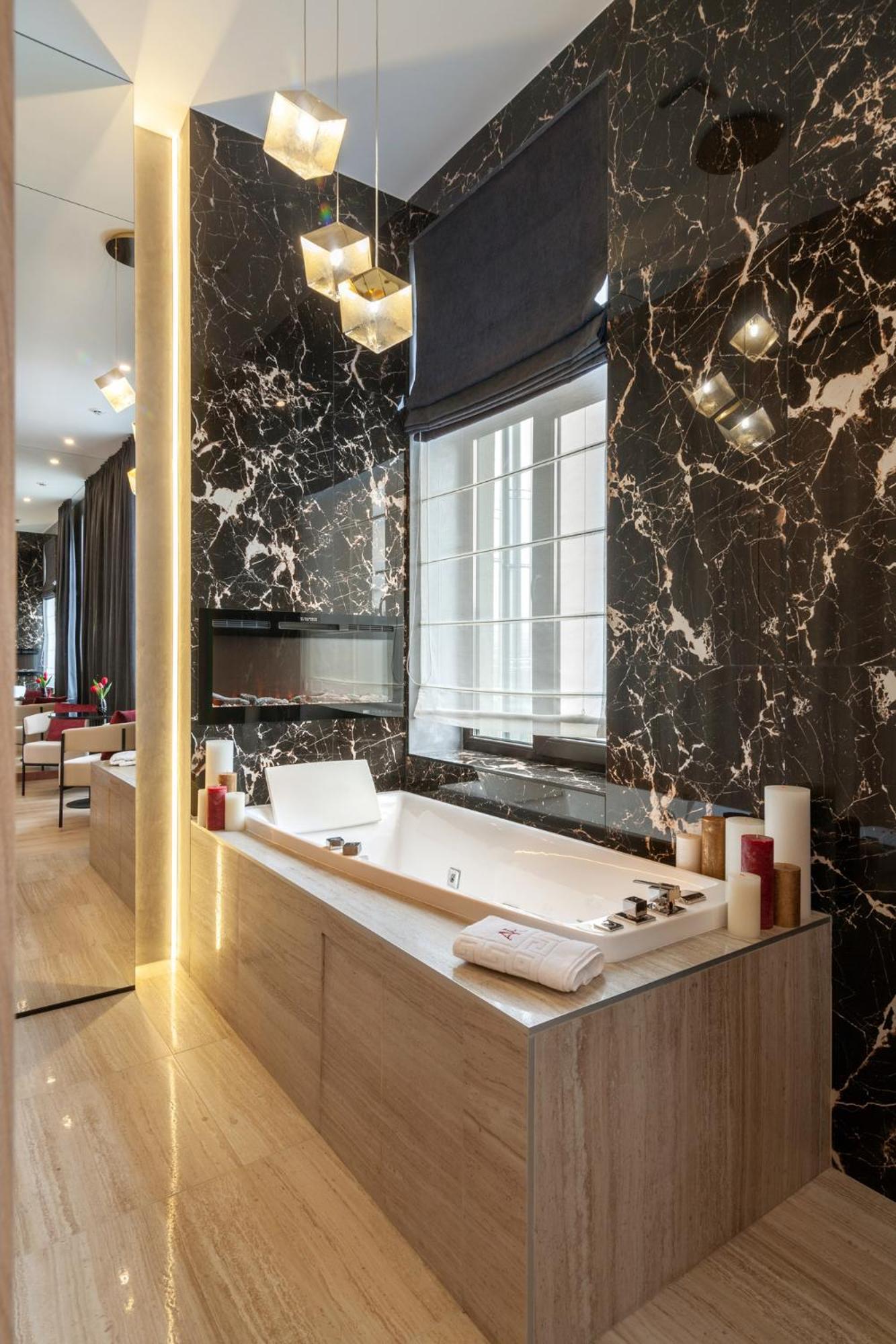Aristo Jacuzzi Otel Lviv