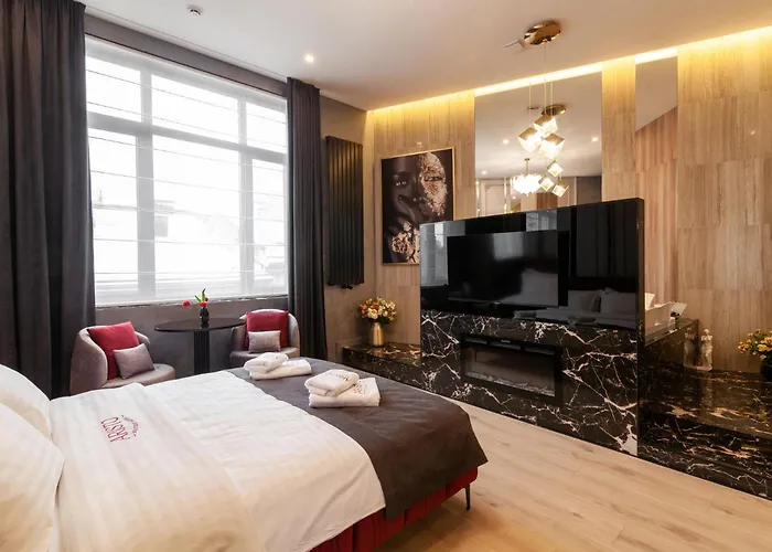 Aristo Jacuzzi Hotel